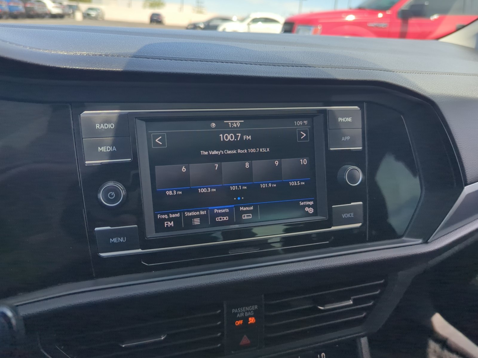 Certified 2023 Volkswagen Jetta SE w/ Panoramic Sunroof Package FWD image 12