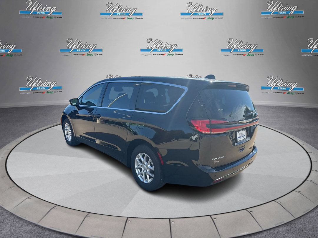 New 2026 Chrysler Pacifica Select image 5