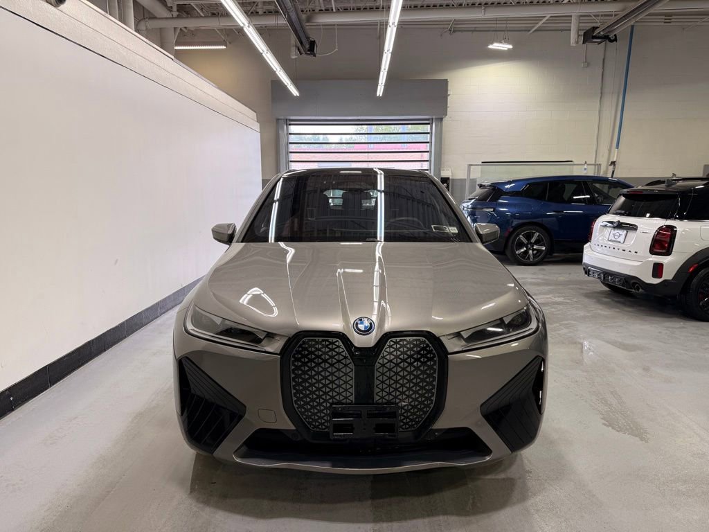 Used 2023 BMW iX xDrive50 w/ Premium Package AWD/4WD image 8