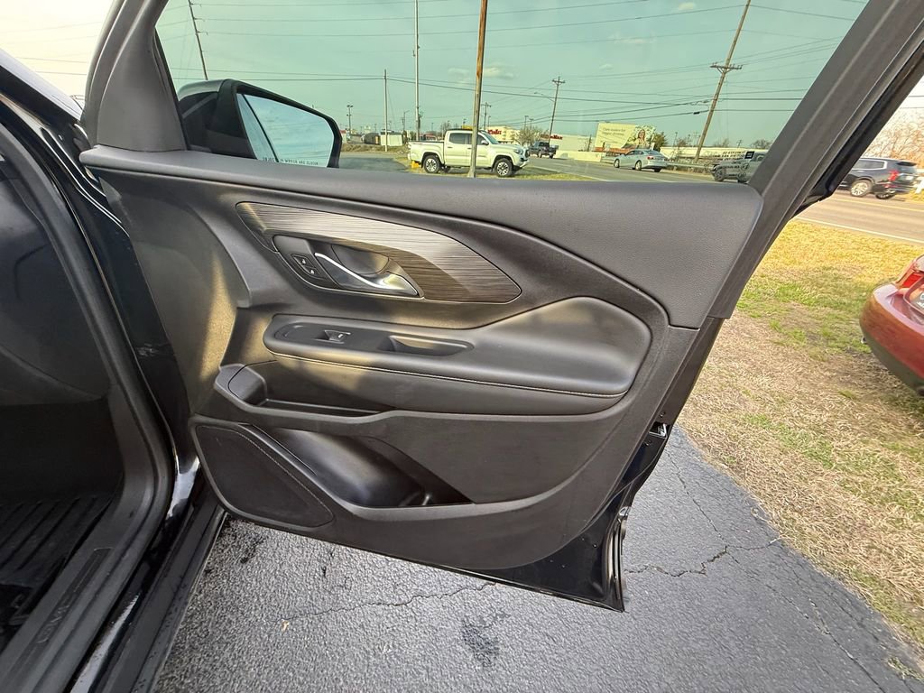 Used 2024 GMC Terrain SLT image 22