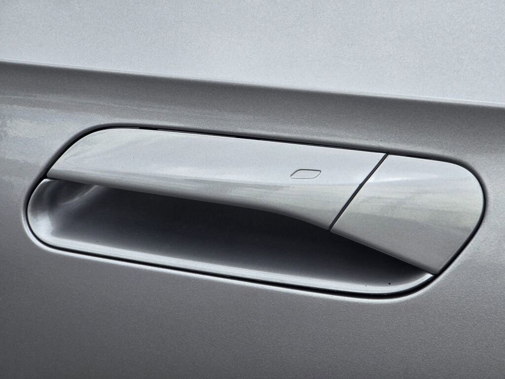 Used 2023 Volkswagen ID.4 Pro AWD/4WD image 11