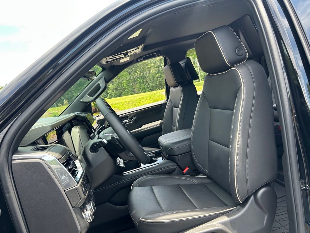 Used 2025 GMC Yukon XL Elevation w/ Elevation Premium Package RWD image 37