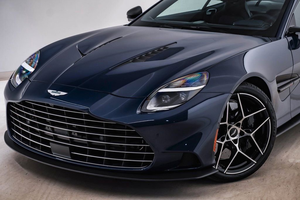Used 2025 Aston Martin Vanquish image 4