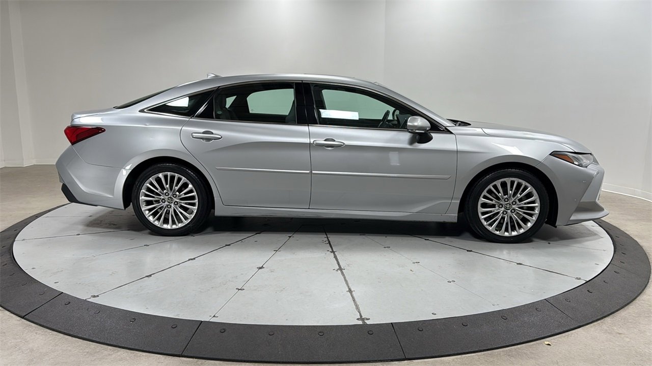 Used 2020 Toyota Avalon Limited image 6
