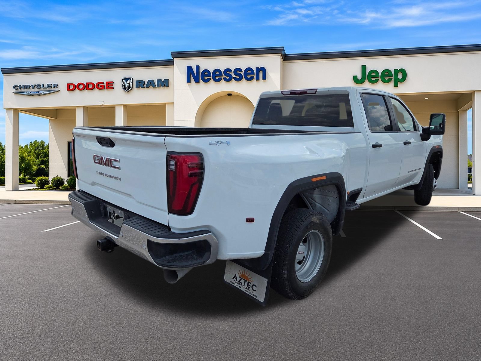 Used 2024 GMC Sierra 3500 Pro AWD/4WD image 9