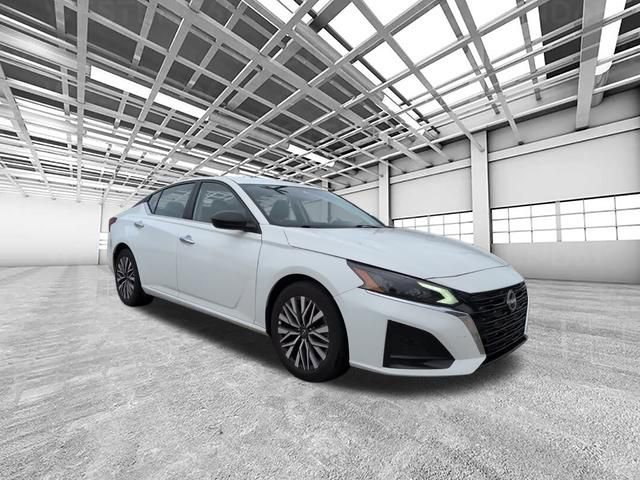 Used 2025 Nissan Altima 2.5 SV FWD image 1