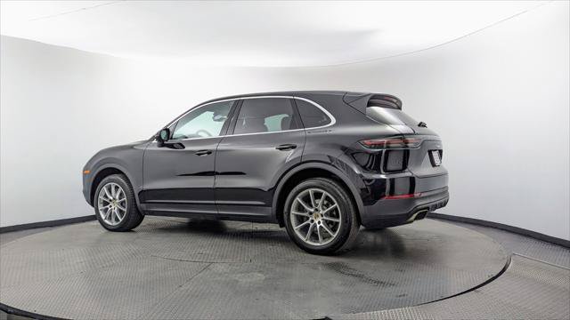 Used 2021 Porsche Cayenne w/ Premium Package AWD/4WD image 4