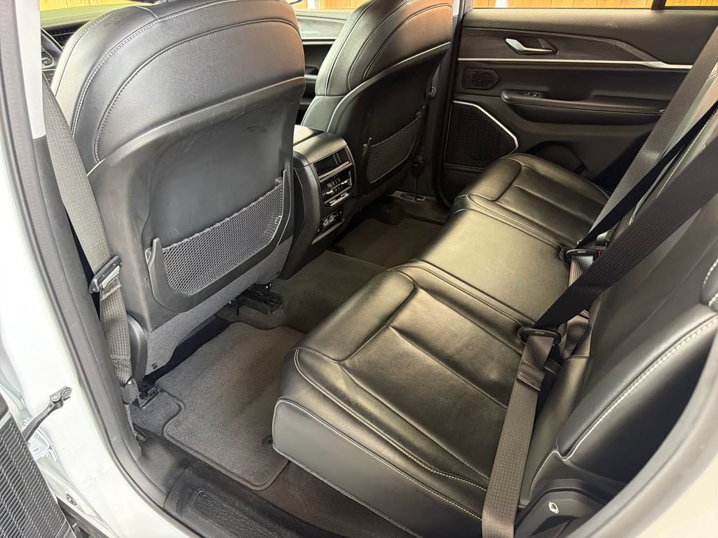 Used 2022 Jeep Grand Cherokee Limited RWD image 32