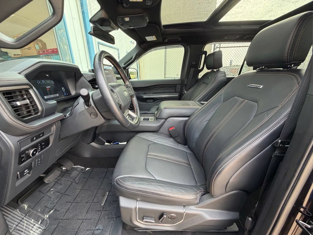 Used 2024 Ford Expedition Platinum RWD image 12
