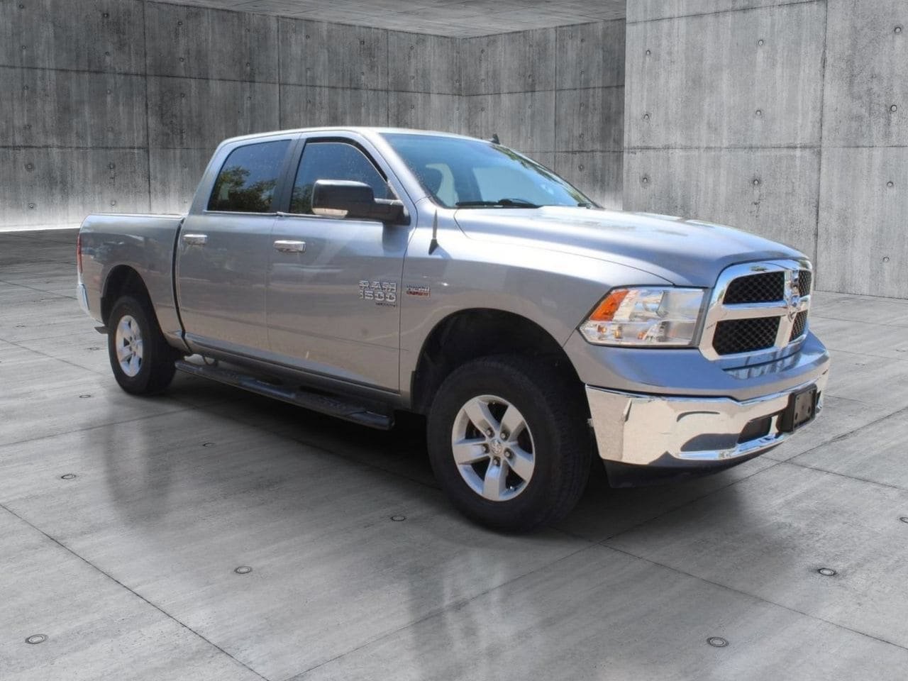 Used 2020 RAM 1500 Classic SLT w/ Luxury Group AWD/4WD image 9