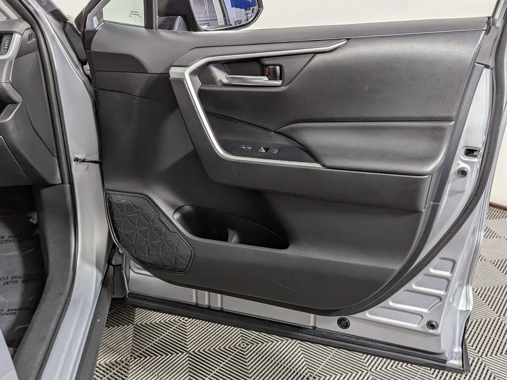 Used 2021 Toyota RAV4 XLE w/ Convenience Package image 29