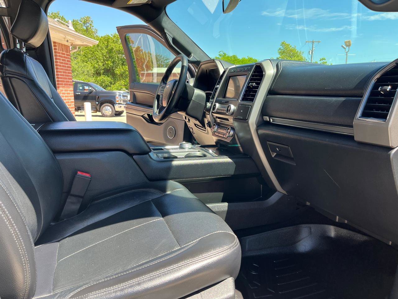 Used 2018 Ford Expedition Max XLT w/ Equipment Group 202A image 9