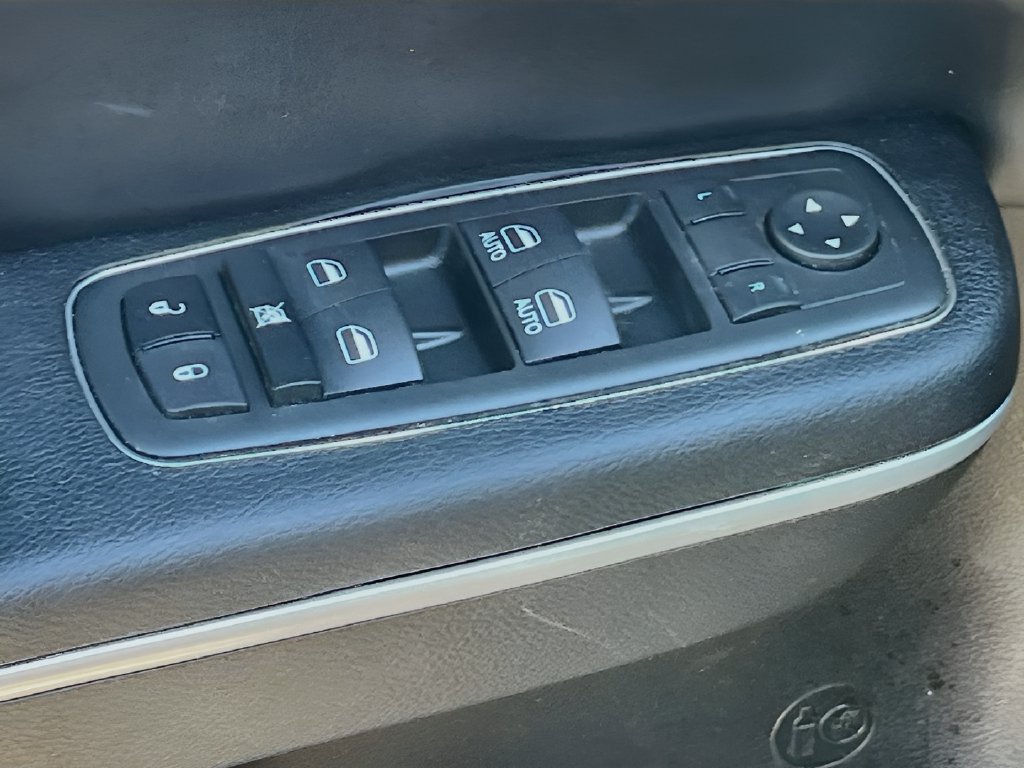 Used 2021 Chrysler 300 Touring L RWD image 17