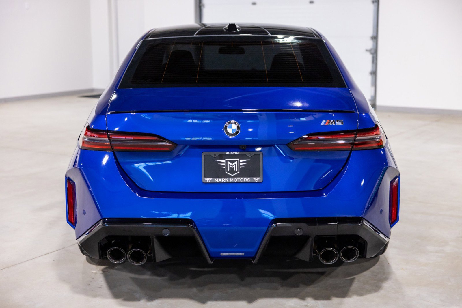 Used 2025 BMW M5 w/ Executive Package image 8