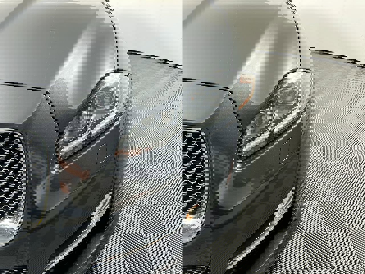 Used 2018 Jaguar XJ L Portfolio image 9