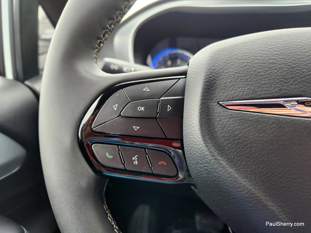 Used 2024 Chrysler Pacifica Touring image 46