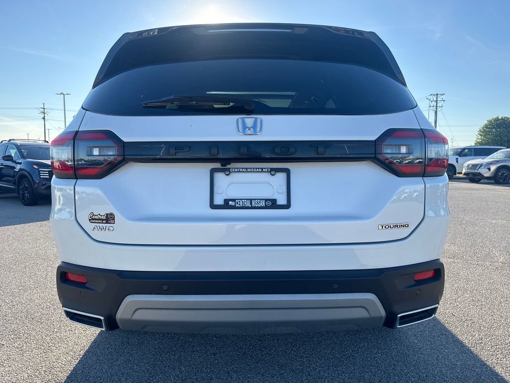 Used 2025 Honda Pilot Touring image 9