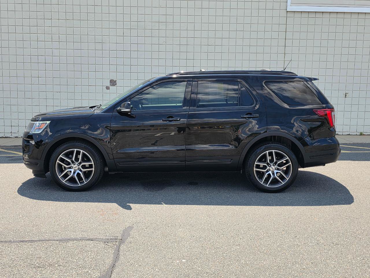Used 2018 Ford Explorer Sport w/ Equipment Group 401A AWD/4WD image 4