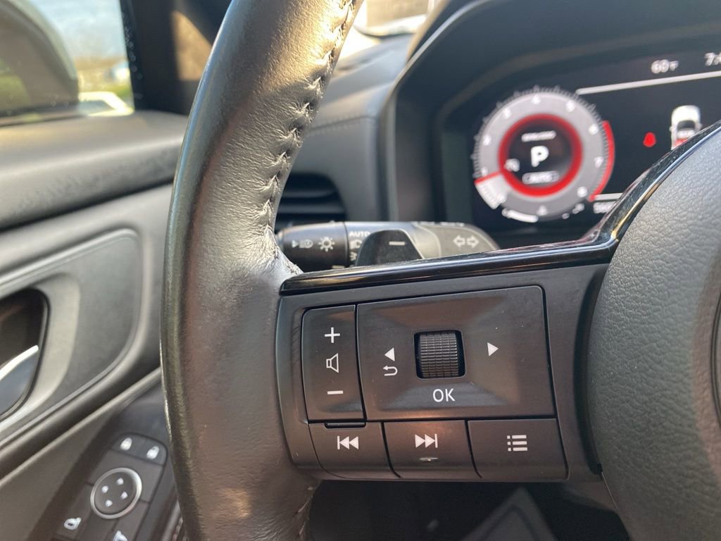 Used 2024 Nissan Rogue SL AWD/4WD image 23