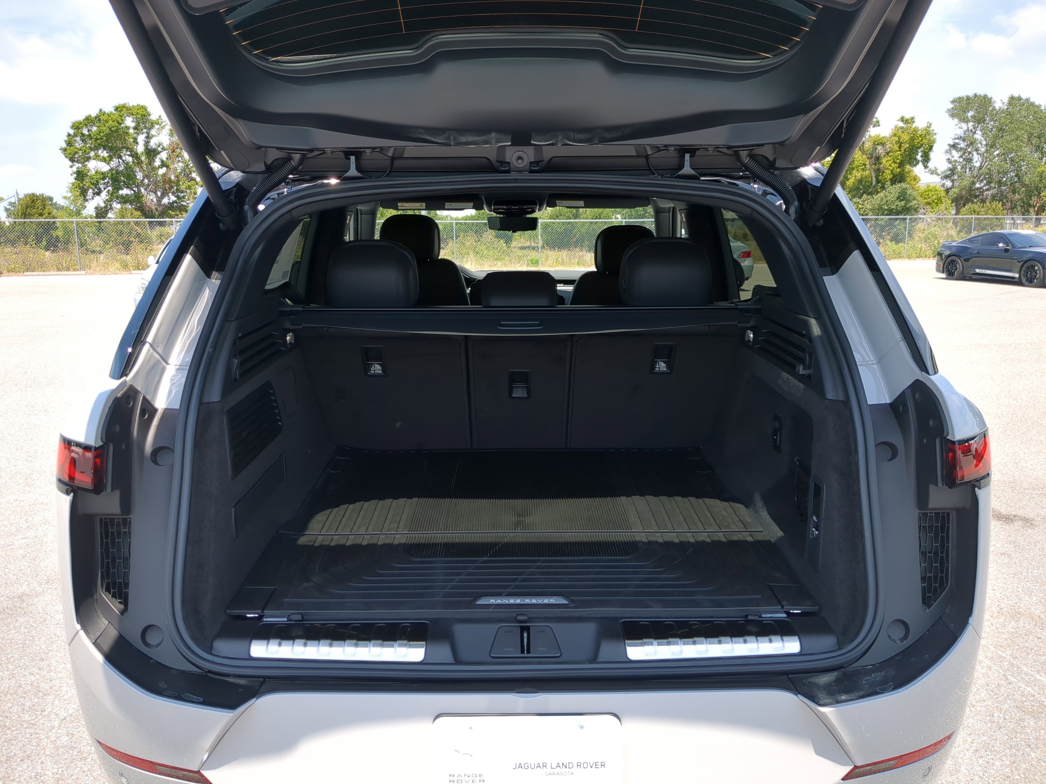 New 2025 Land Rover Range Rover Sport Dynamic SE image 8