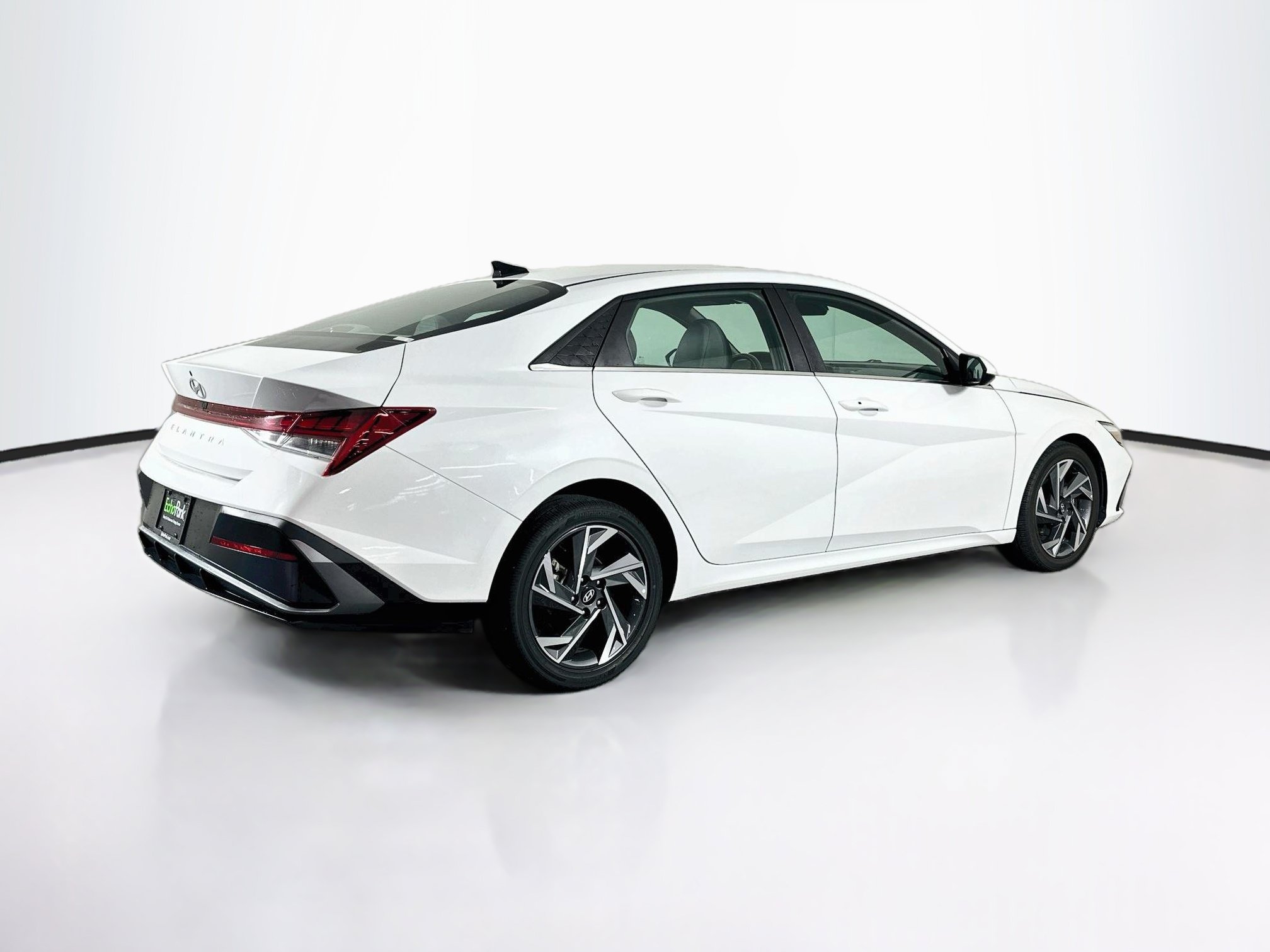 Used 2025 Hyundai Elantra SEL FWD image 9