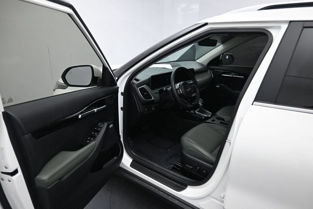 Used 2024 Kia Seltos SX w/ SX Sunroof Package AWD/4WD image 11