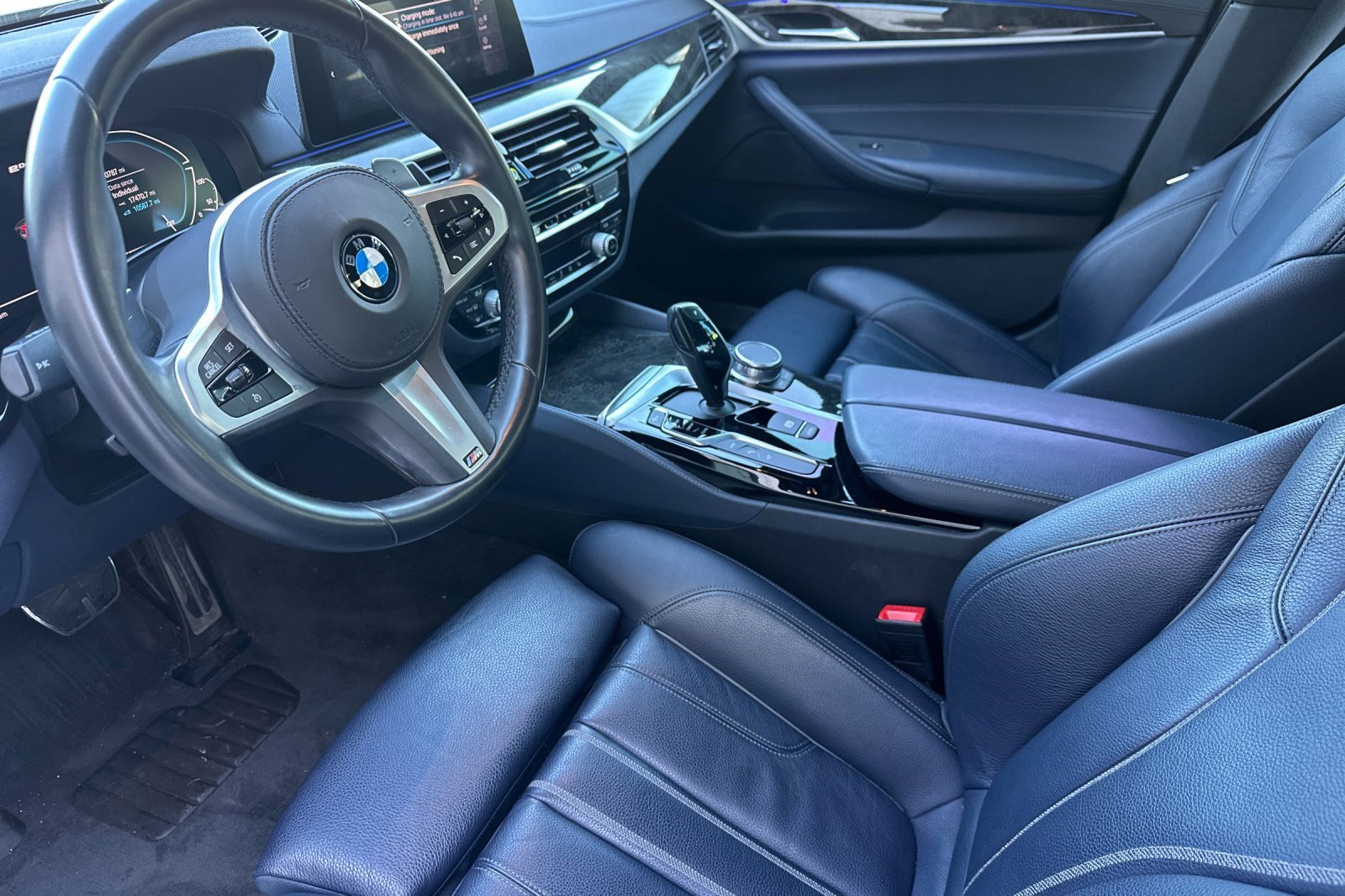 Used 2020 BMW 530e w/ M Sport Package image 11