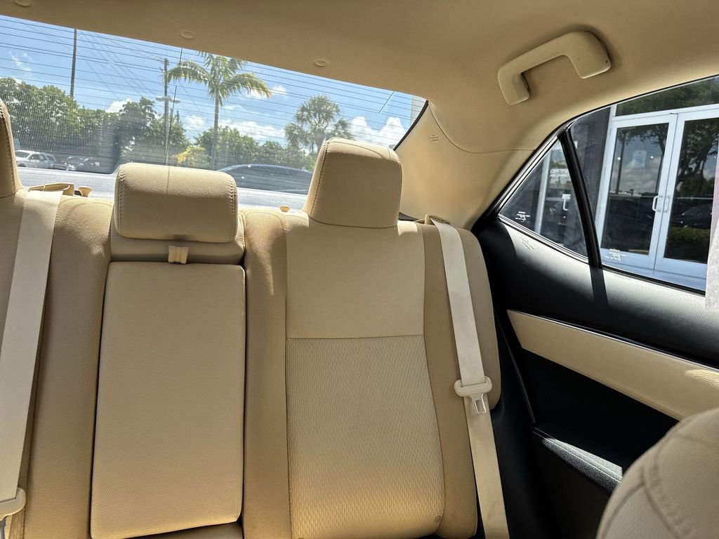 Used 2018 Toyota Corolla LE FWD image 19
