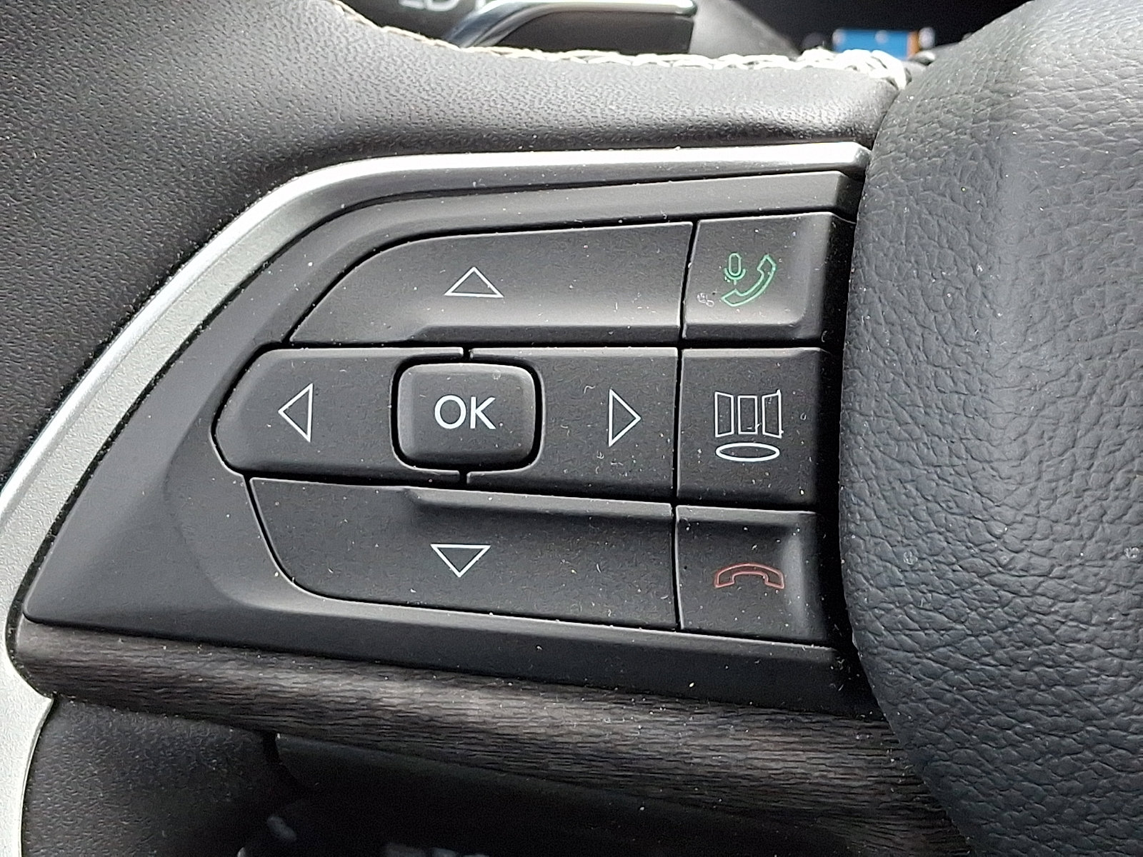 Certified 2025 Jeep Grand Cherokee Limited AWD/4WD image 23