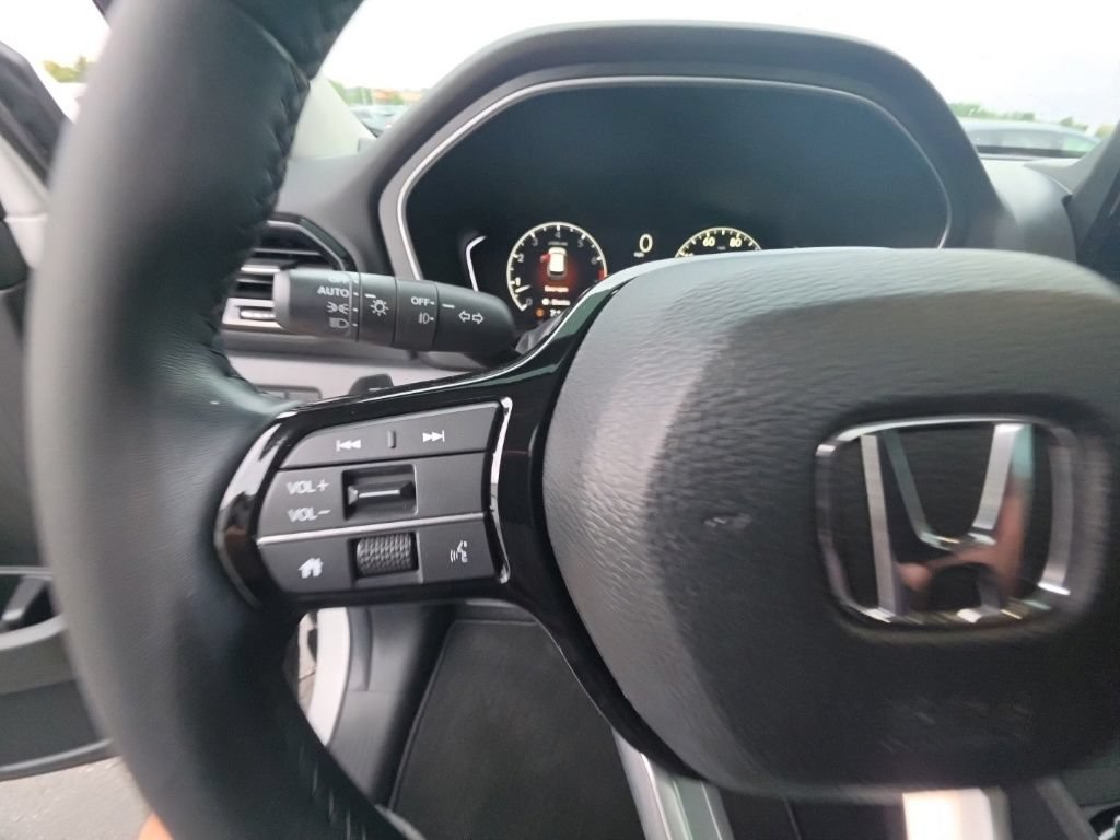 Used 2025 Honda Pilot Touring image 18