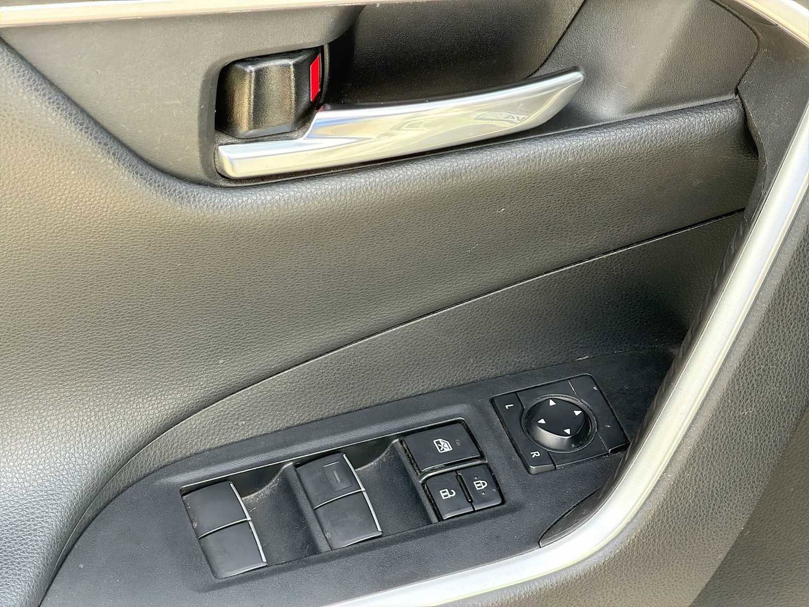Used 2021 Toyota RAV4 XSE AWD/4WD image 14