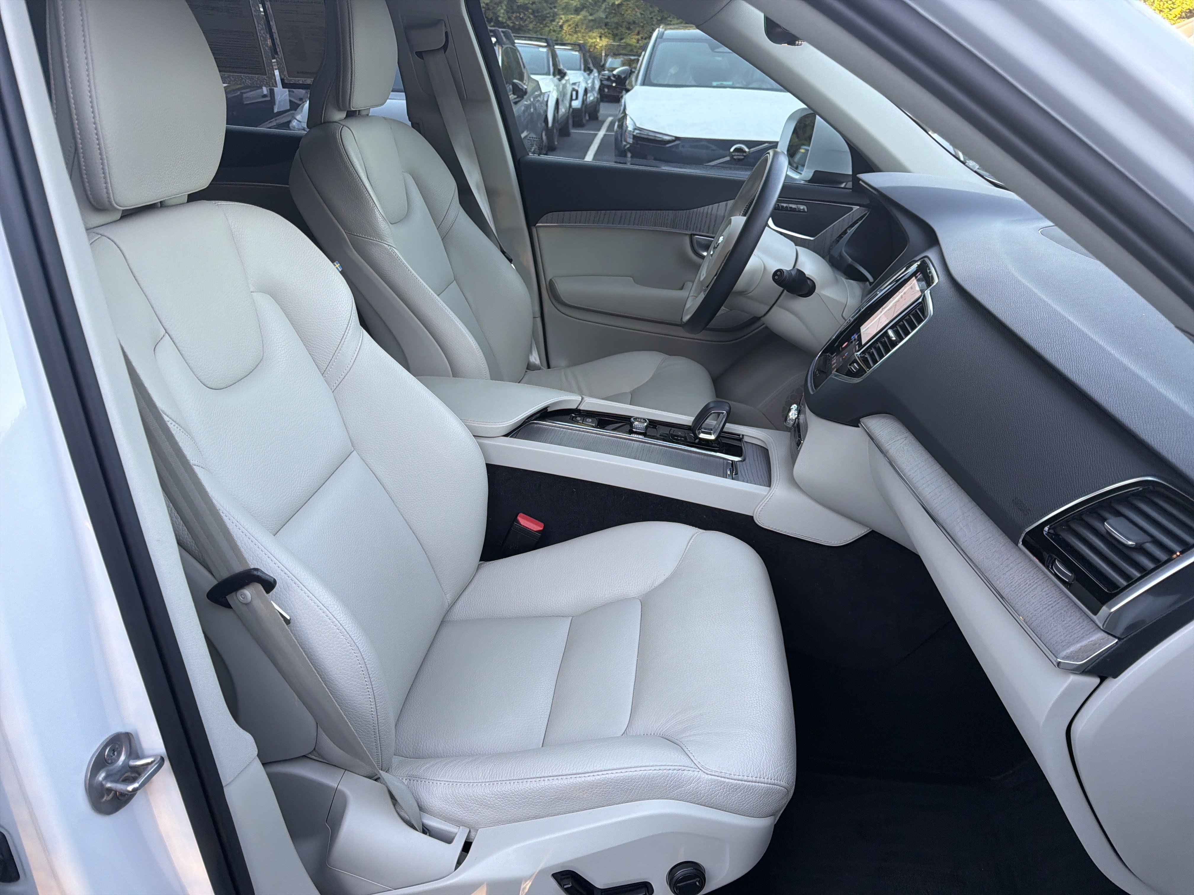 Certified 2024 Volvo XC90 T8 Plus w/ Protection Package Premier AWD/4WD image 35