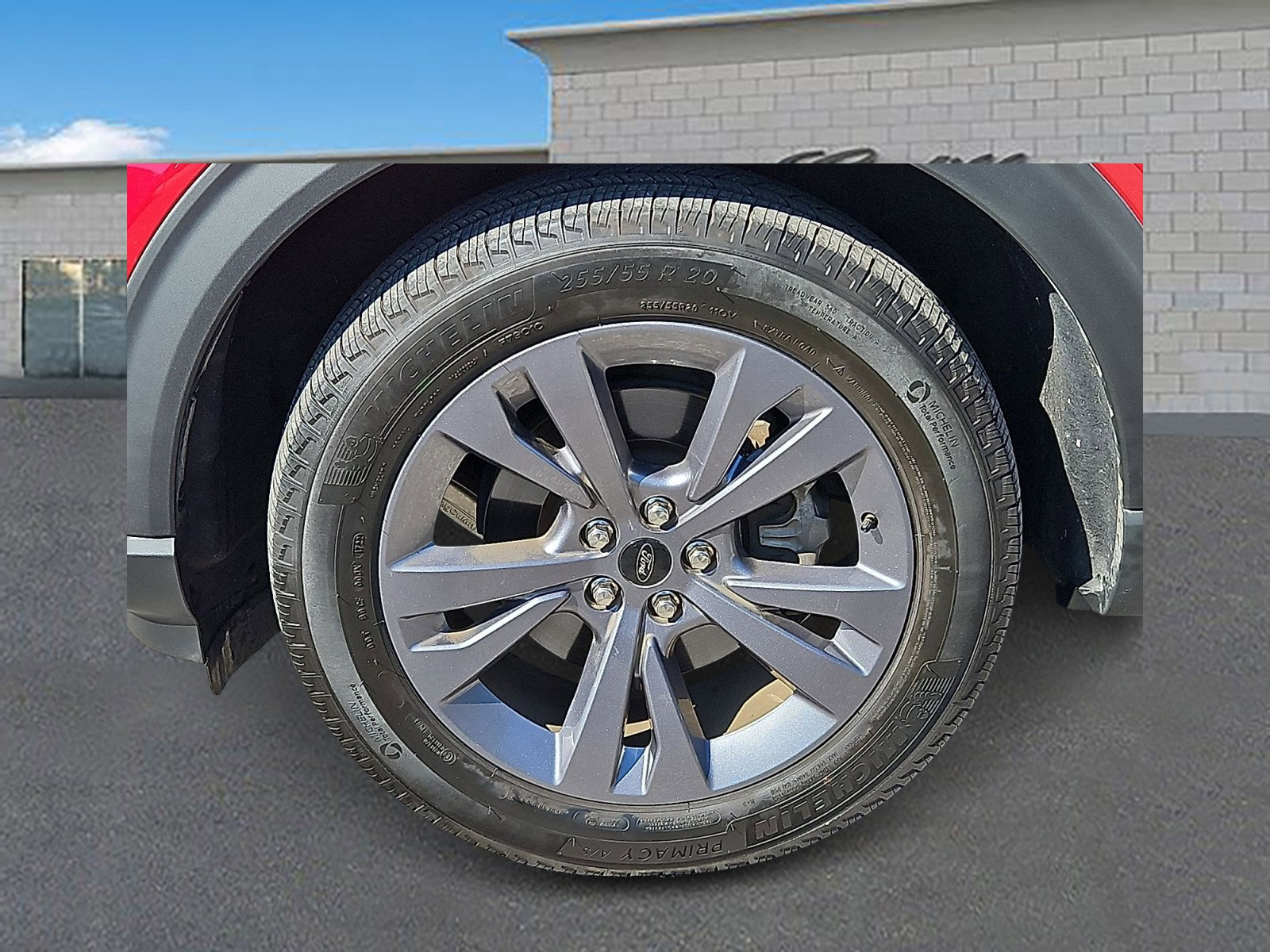 Used 2022 Ford Explorer XLT w/ Equipment Group 202A image 8