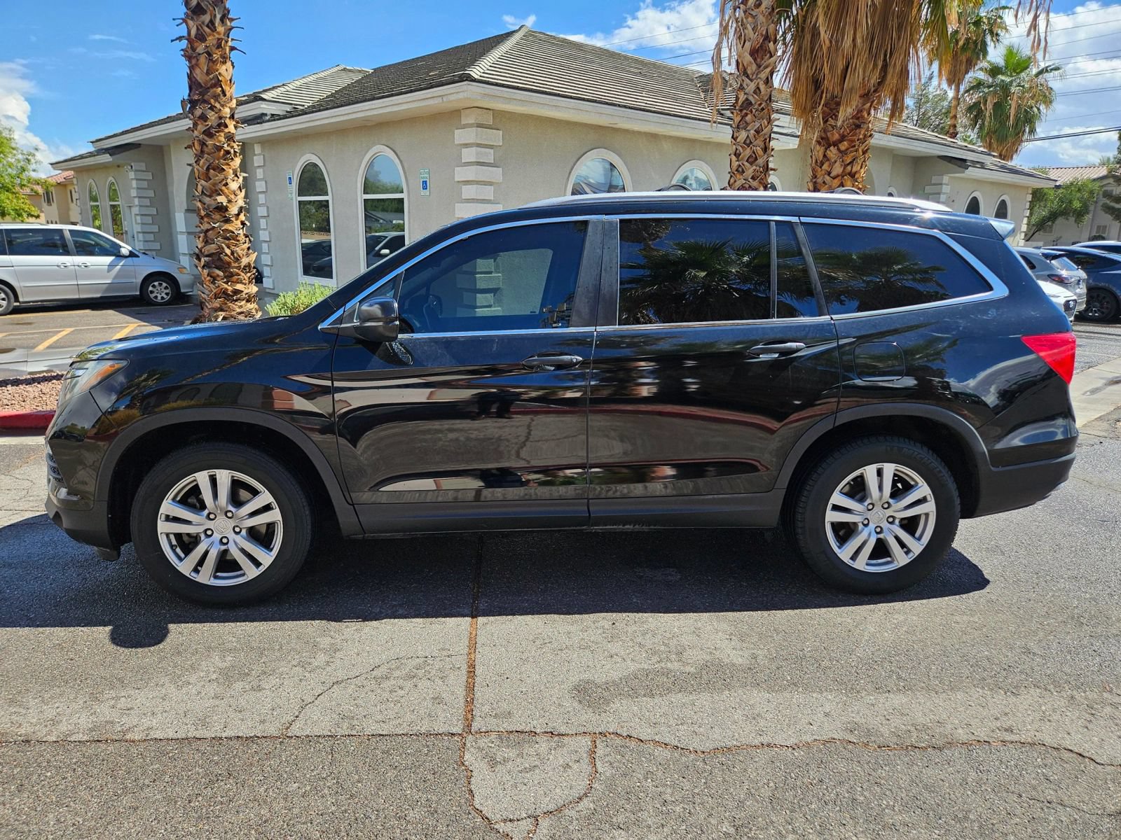 Used 2017 Honda Pilot LX image 4