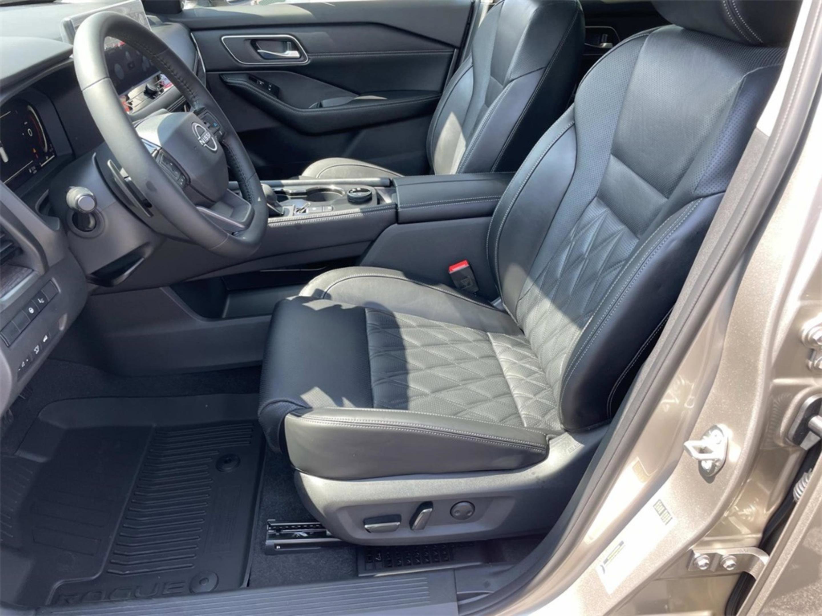 New 2026 Nissan Rogue Platinum image 14