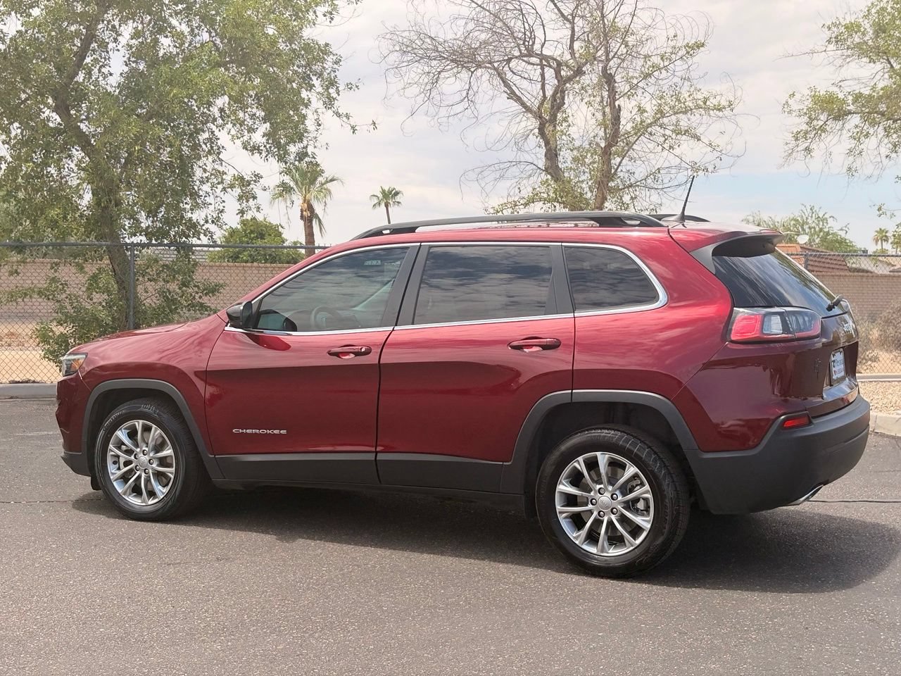 Used 2022 Jeep Cherokee Latitude Lux FWD image 4