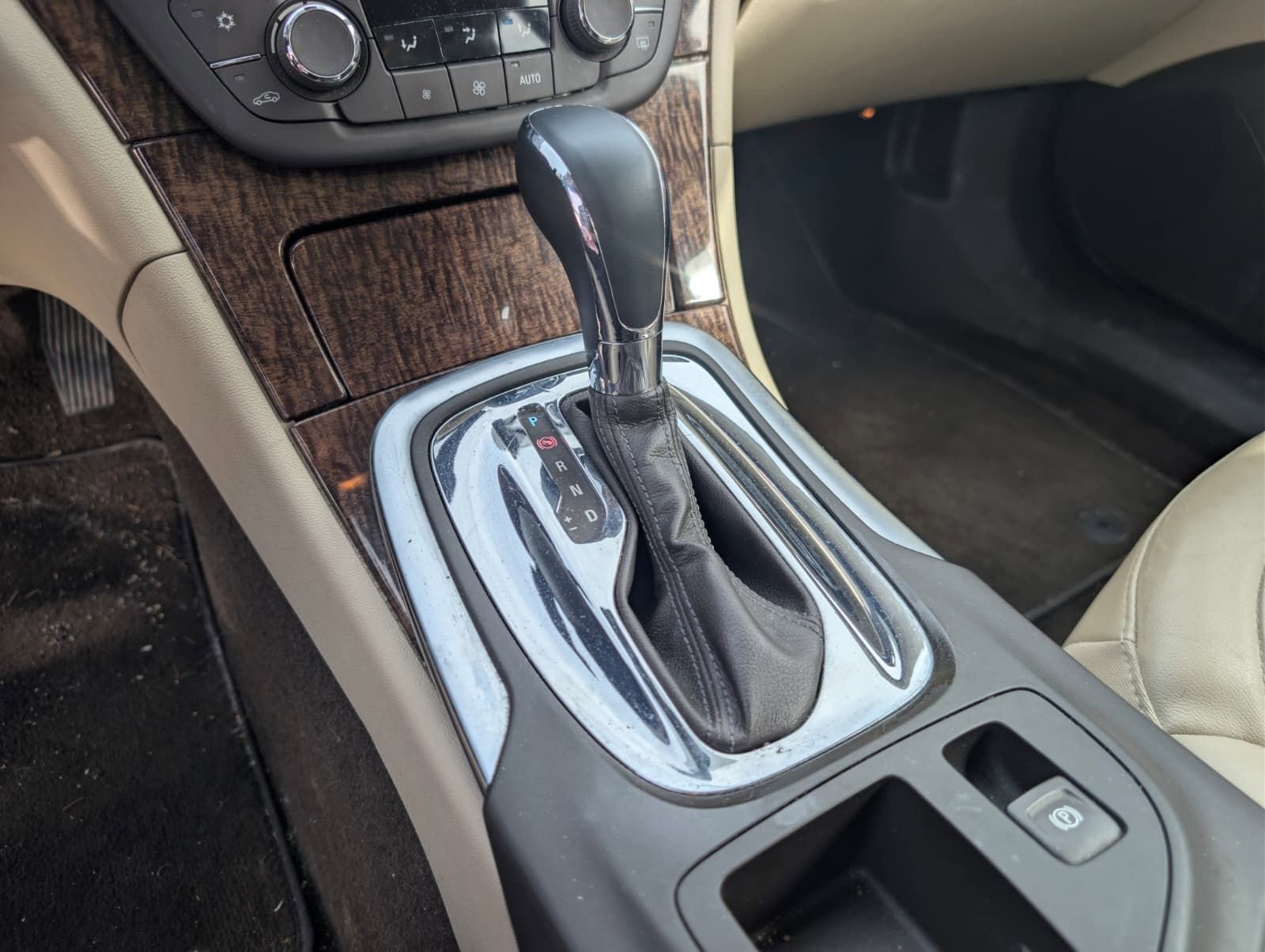 Used 2013 Buick Regal Premium image 22