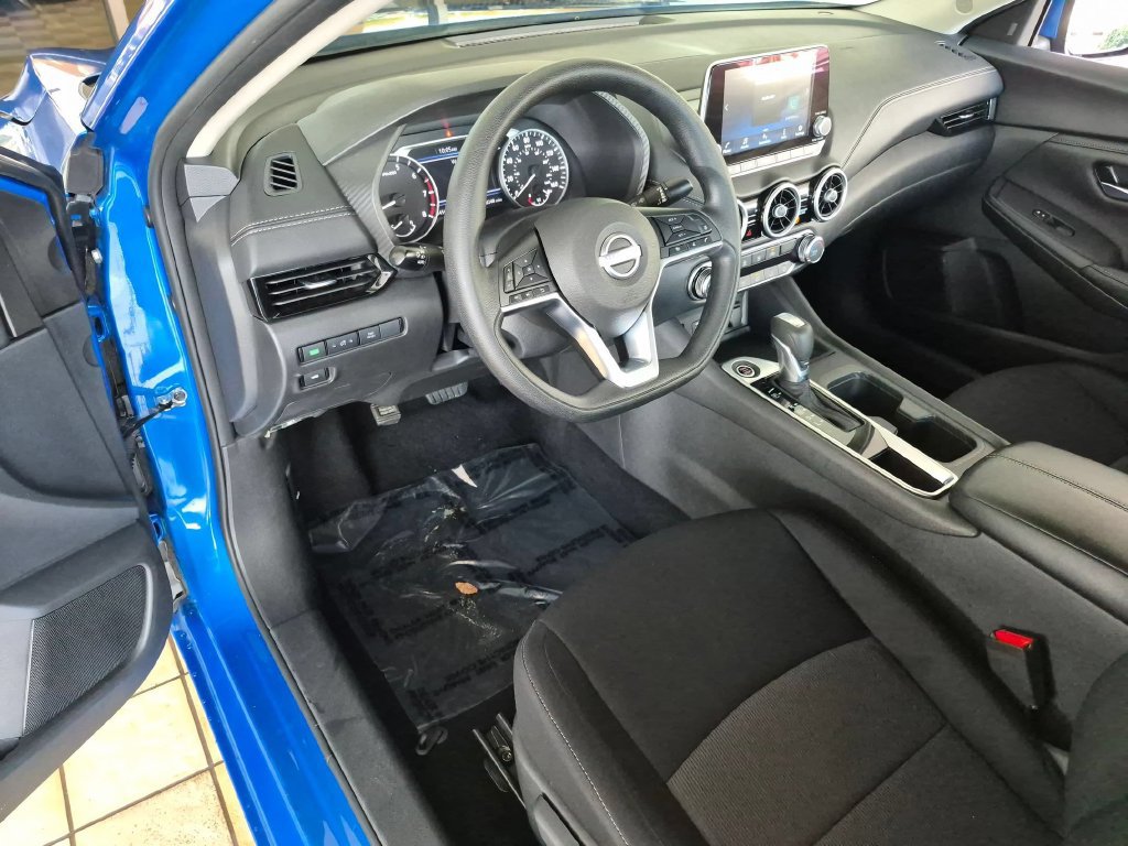 Used 2025 Nissan Sentra SV FWD image 11