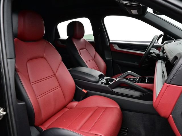 Certified 2024 Porsche Cayenne Coupe AWD/4WD image 18