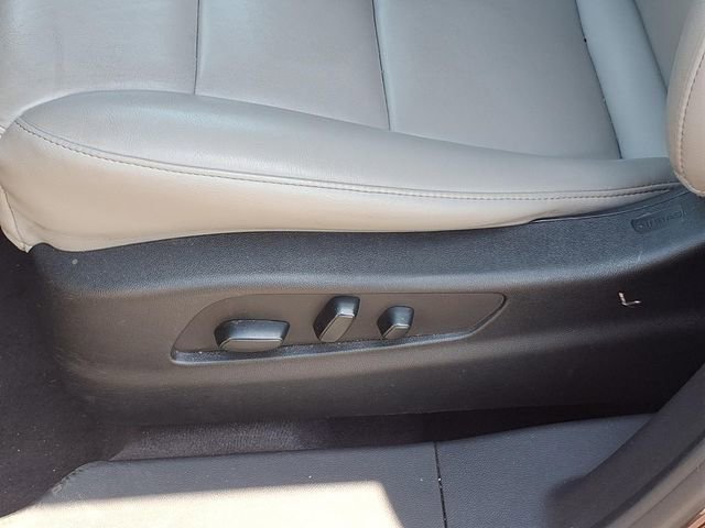 Used 2023 Cadillac XT4 Premium Luxury w/ Technology Package AWD/4WD image 4
