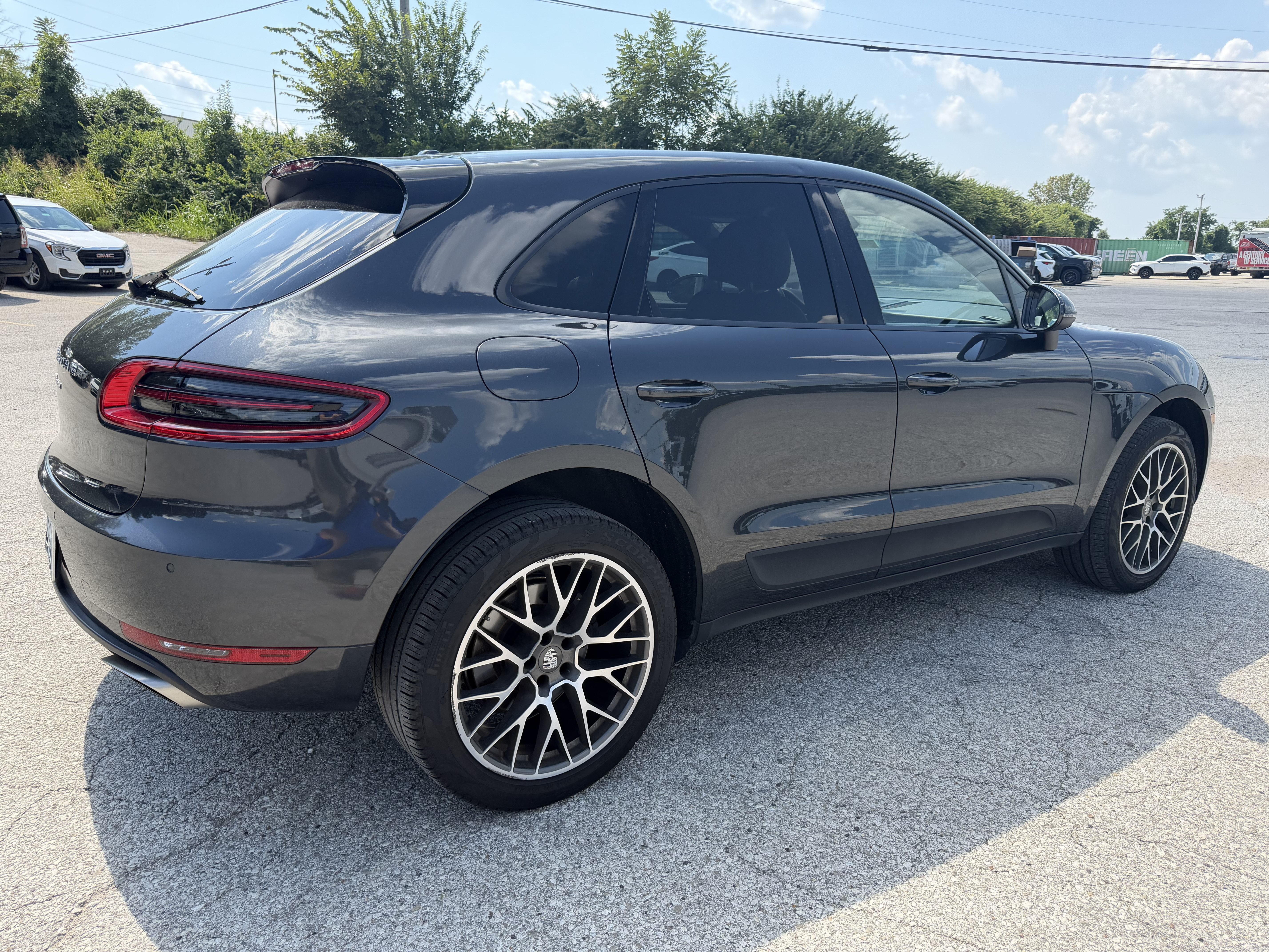 Used 2018 Porsche Macan AWD/4WD image 7