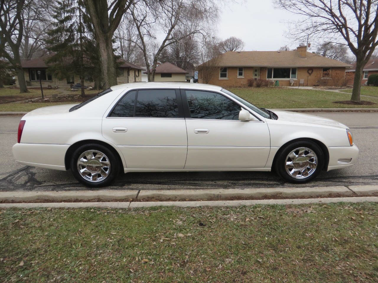 Used 2002 Cadillac De Ville DTS w/ Premium Equipment Pkg image 6