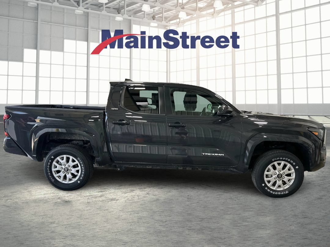 Used 2024 Toyota Tacoma SR5 AWD/4WD image 6