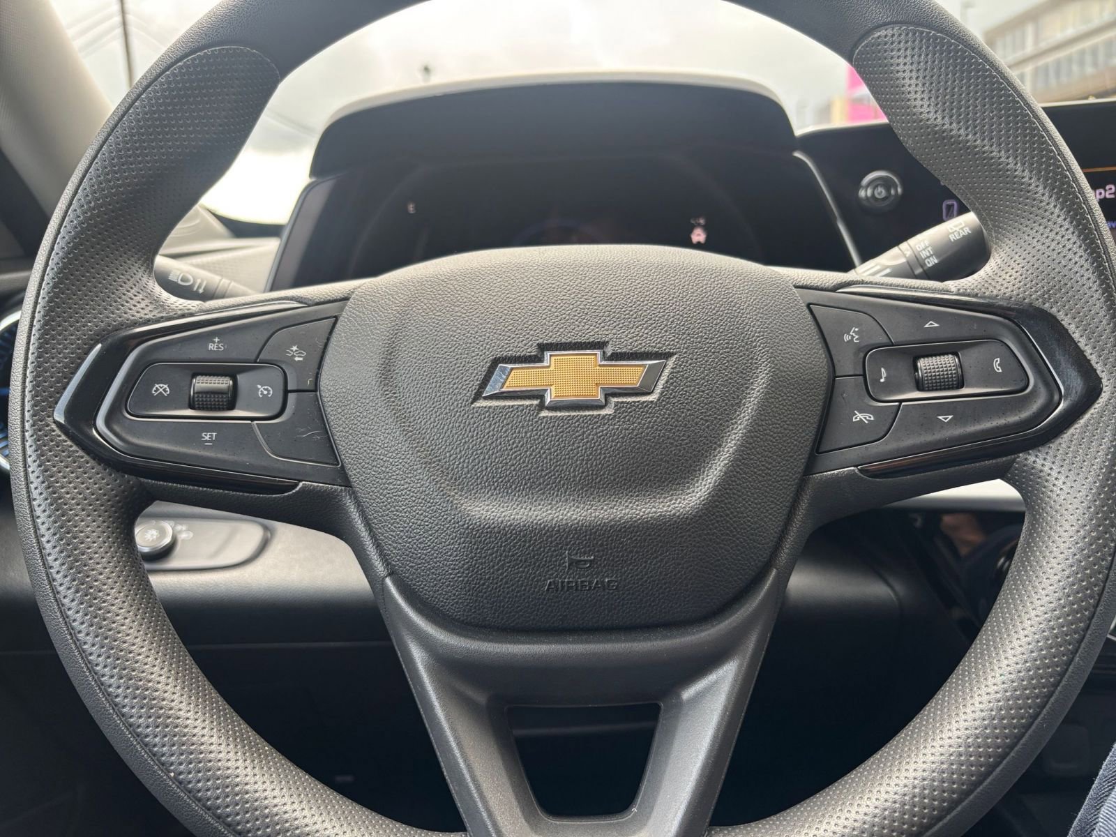 Used 2025 Chevrolet Trax LT FWD image 27