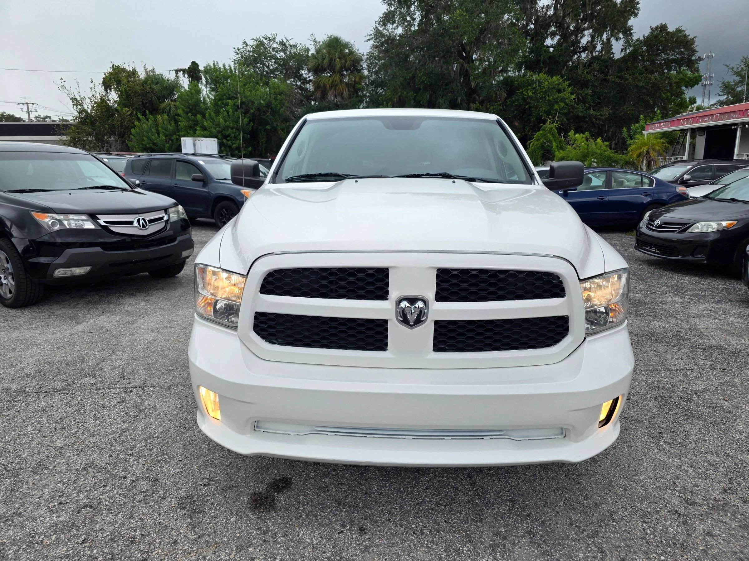 Used 2017 RAM 1500 Express RWD image 2