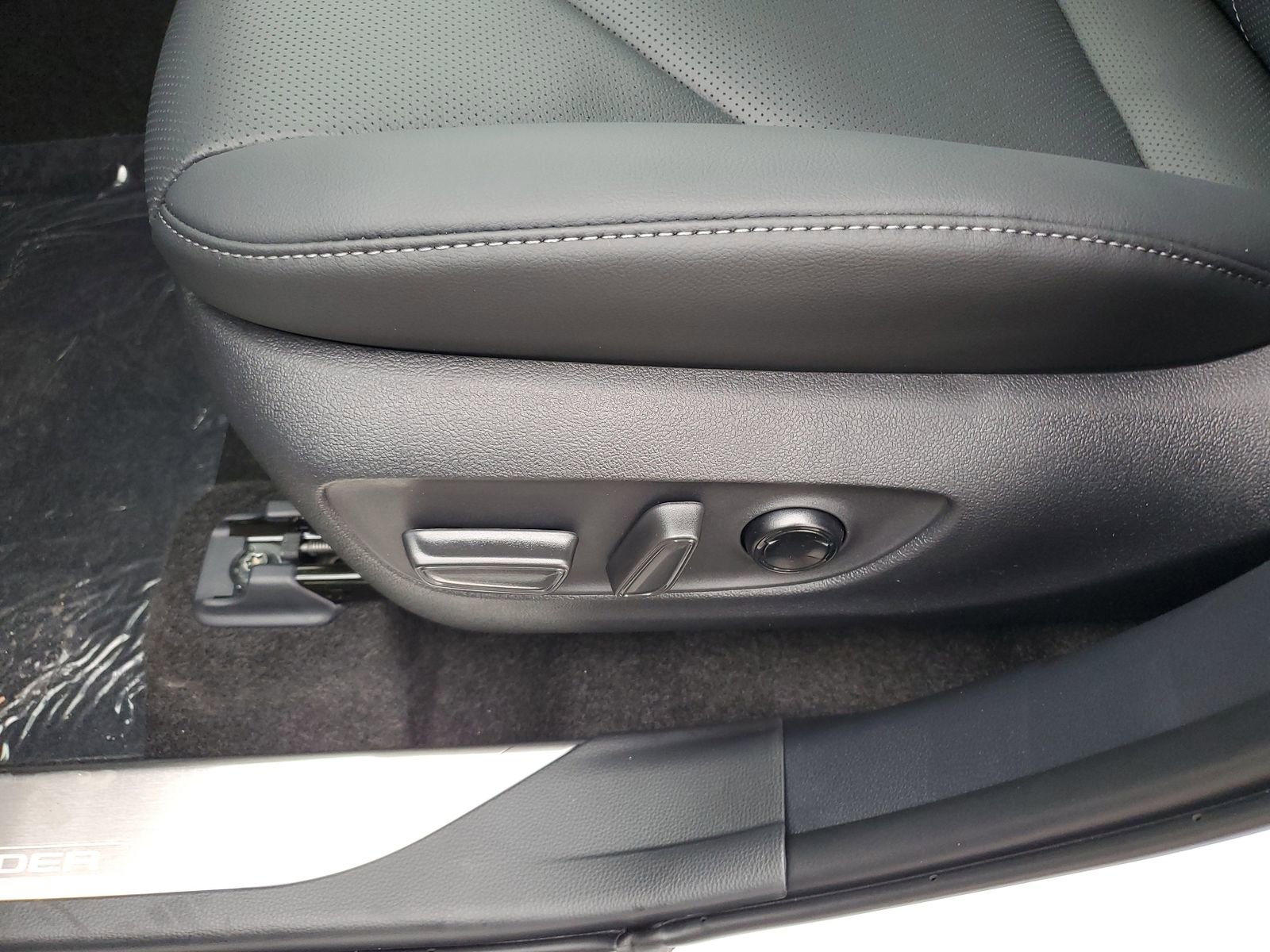 New 2026 Toyota Highlander Platinum image 18