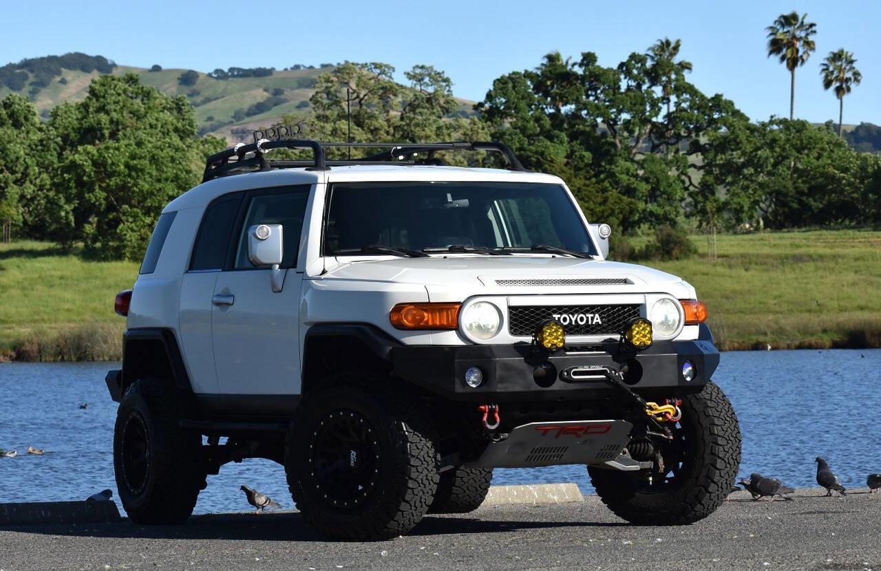Used 2010 Toyota FJ Cruiser 4WD image 2