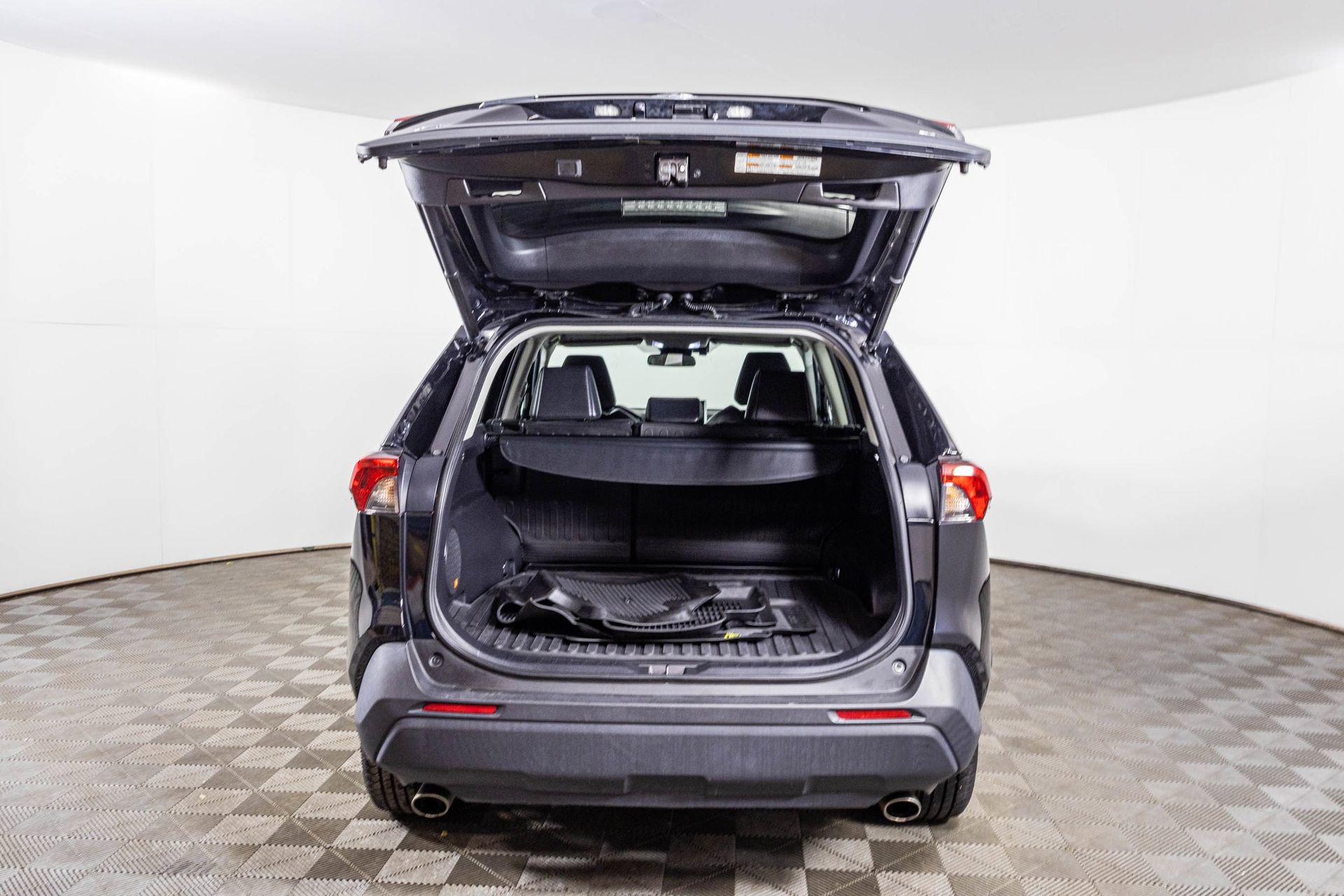 Used 2022 Toyota RAV4 XLE Premium image 39