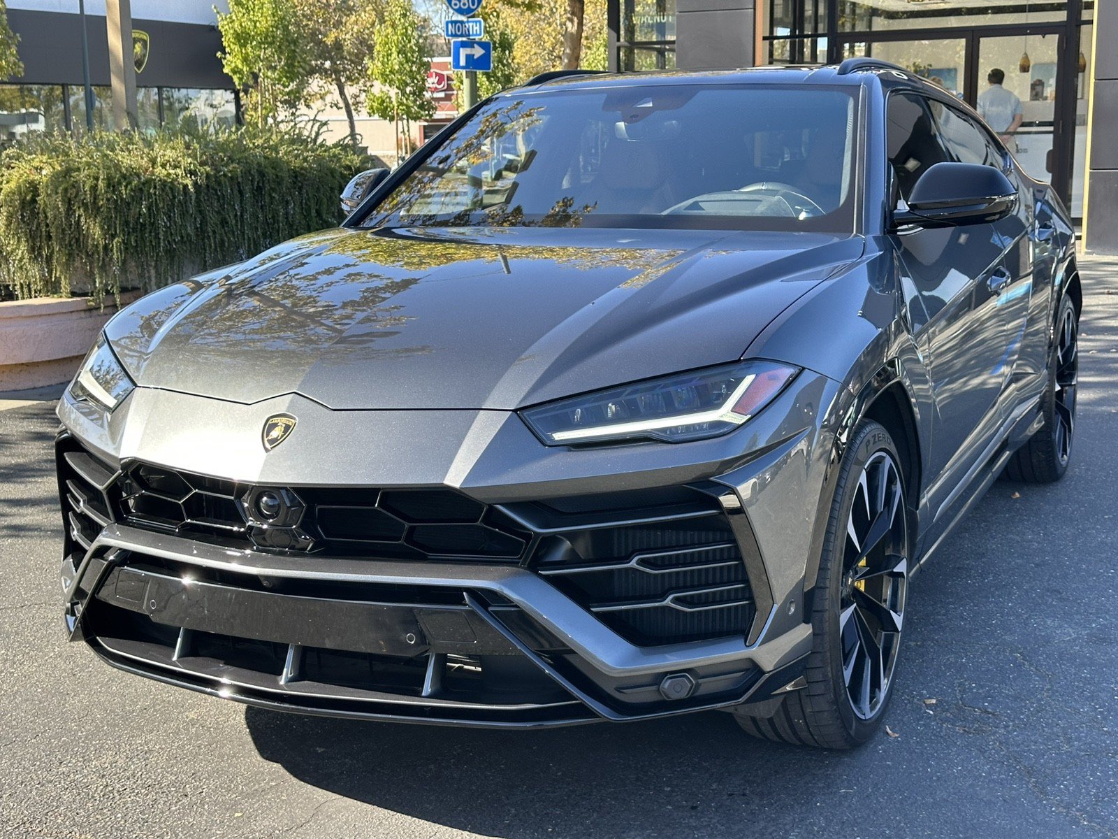 Used 2020 Lamborghini Urus AWD/4WD image 4