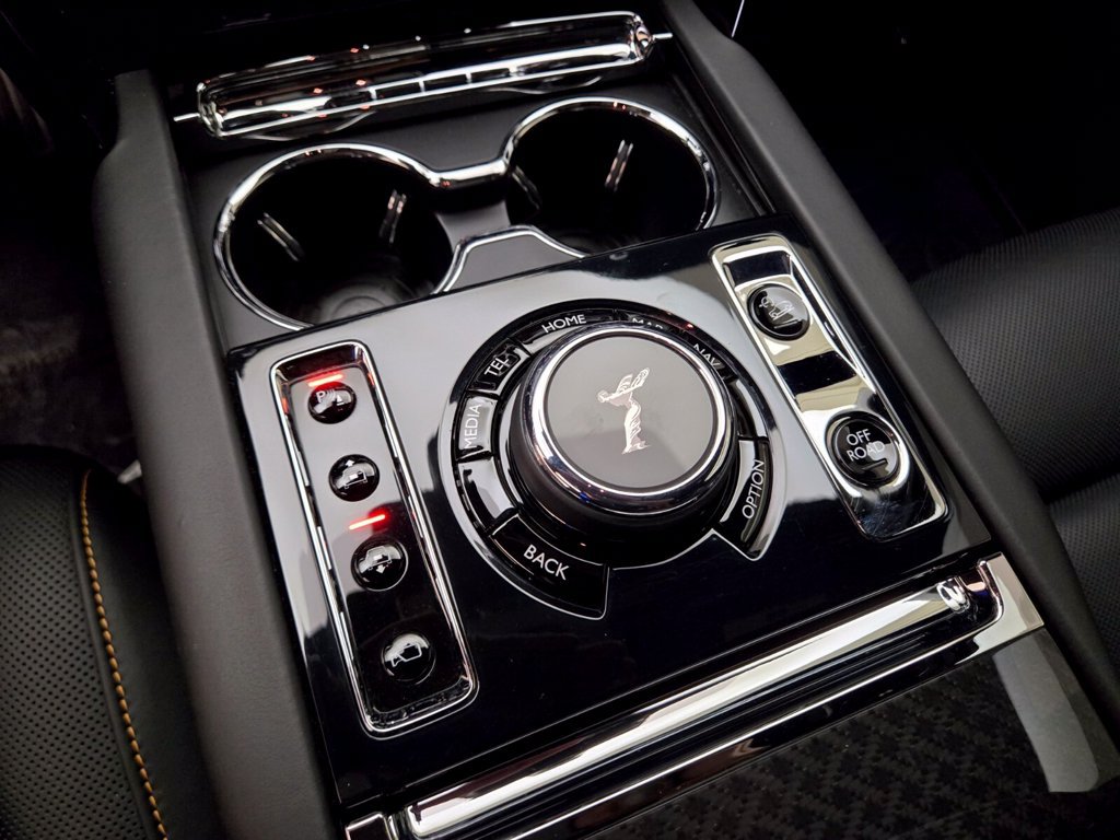 Certified 2025 Rolls-Royce Cullinan Black Badge AWD/4WD image 41